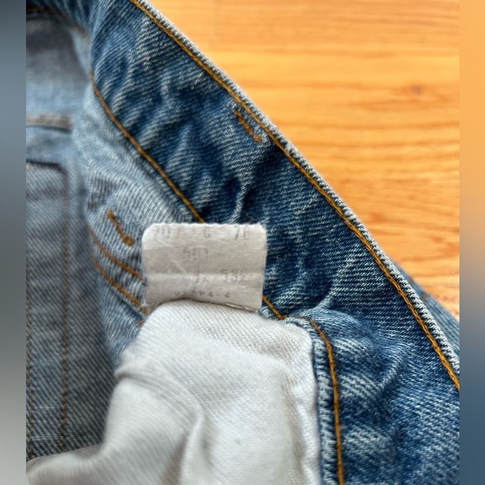 1980s Levi’s 501 Distressed Medium Stonewash Vintage Jeans 40x30 - Picture 4 of 11